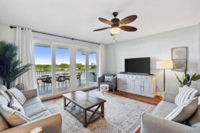 Laketown Wharf #333 by Nautical Properties